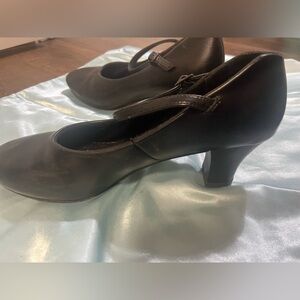 Theatricals brand character dance shoes size 9.5